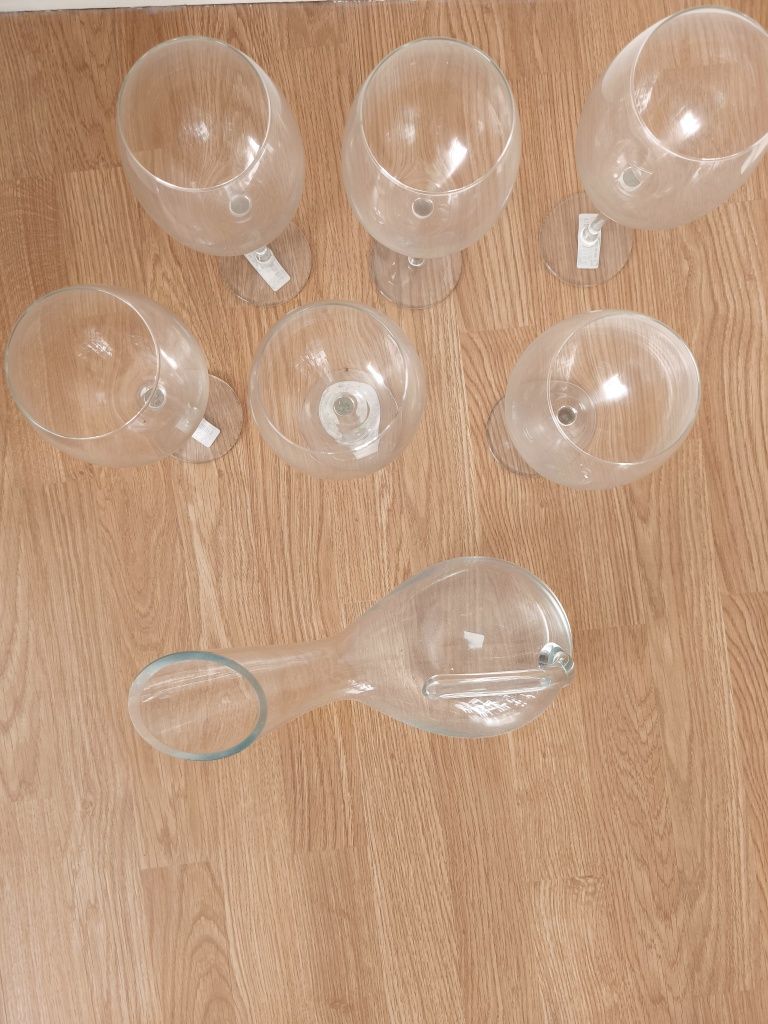 Conjunto de copos e jarro decanter