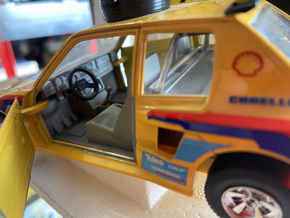 Miniatura Peugeot 205 burago 1/24