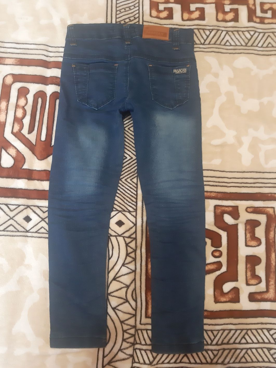 Продам джинсы 6-7лет