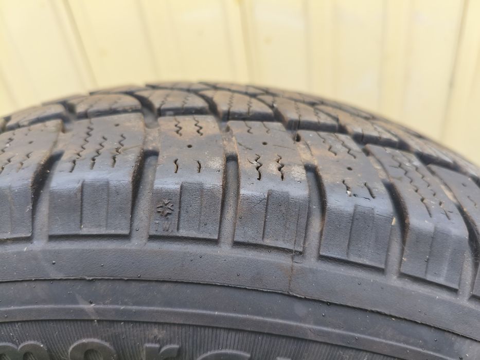 Opony zimowe 225x65x16c. 4 sztuki