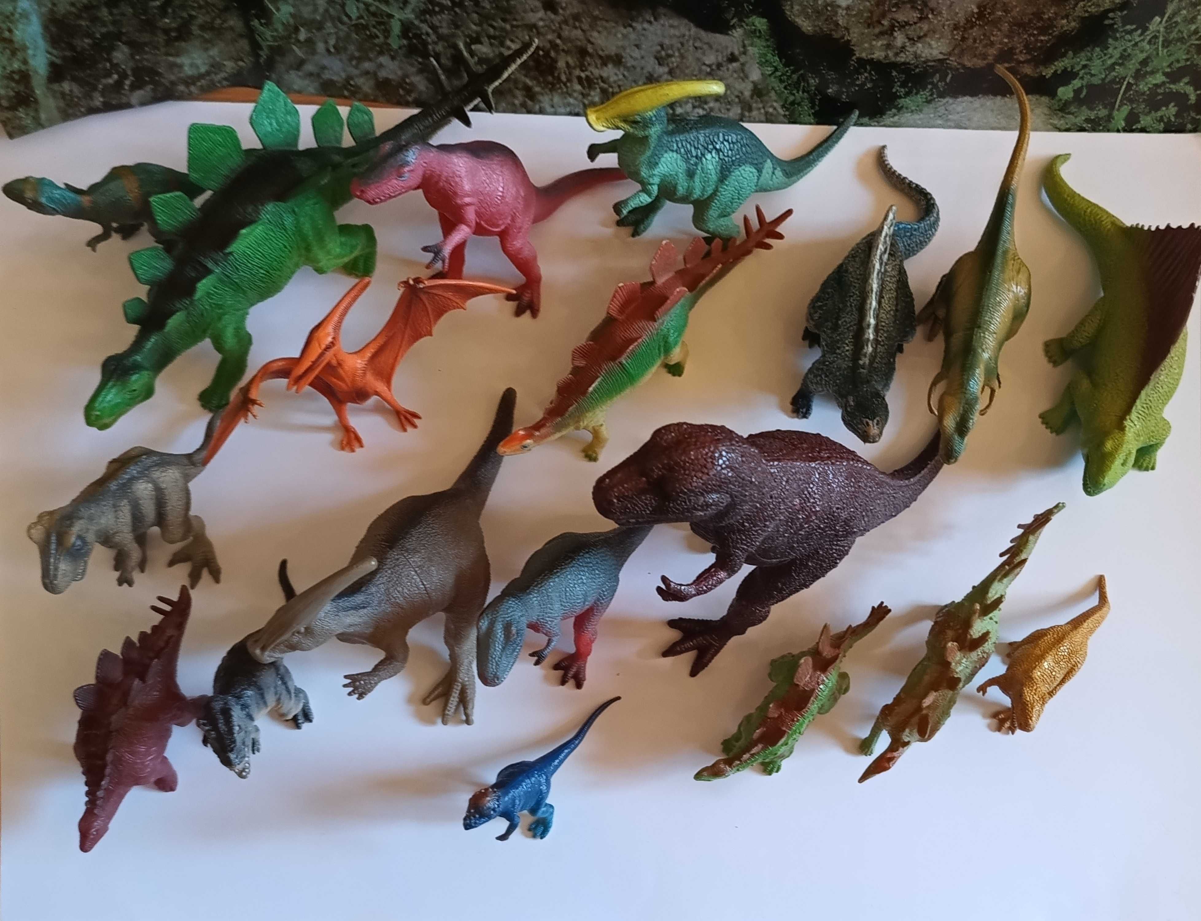 Dinozaury - zestaw 19 figurek