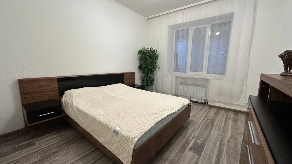 3-к.Кв  1-Поверх у Самом Центрi міста .Вул.В.Стуса 54