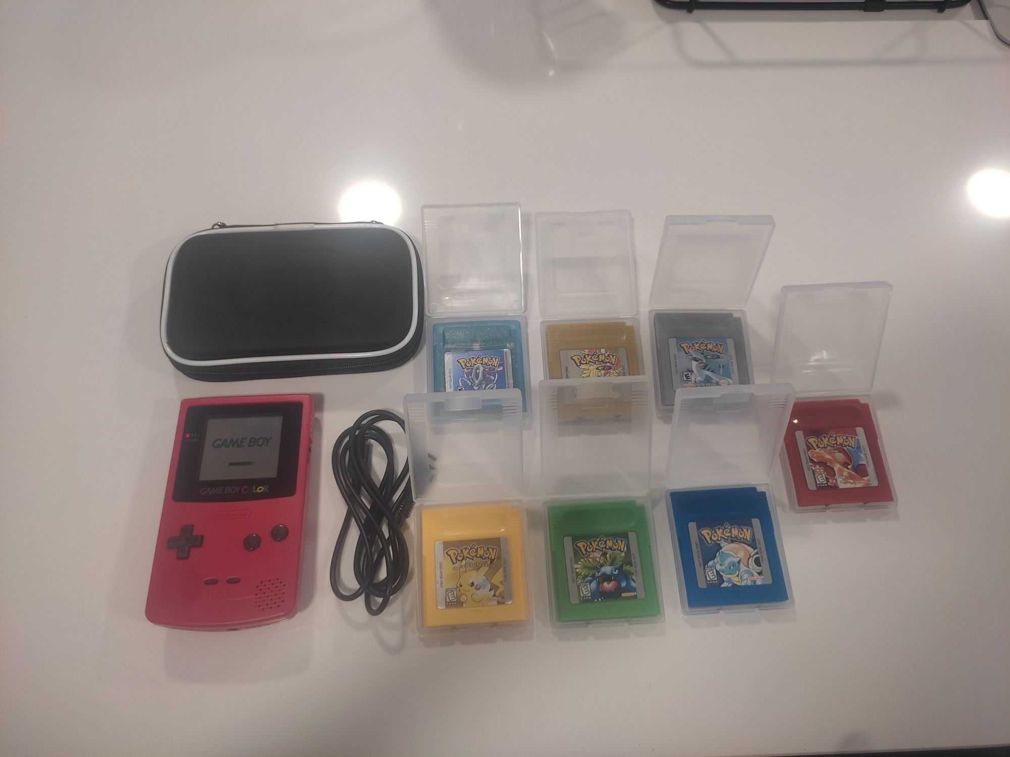 Conjunto Gameboy Color vermelho com 7 jogos Pokémon cabo link e bolsa