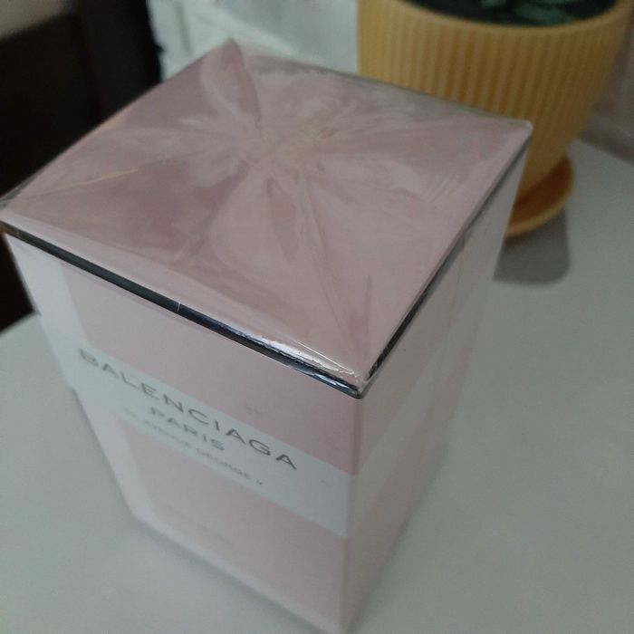 Unikat. BALENCIAGA Paris 10, Avenue George V  L'EAU ROSE