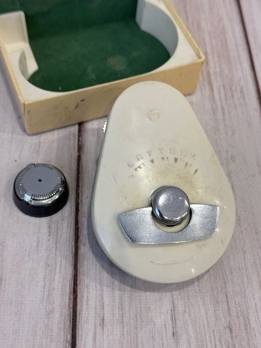 Заводная механическая бритва спутник 2