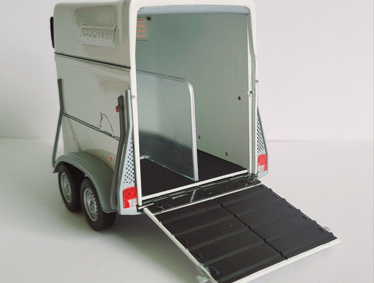 Przyczepa do przewozu koni Minichamps 1:43