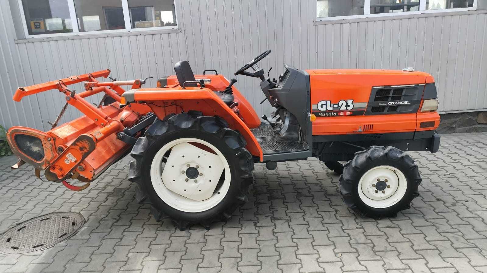 Japoński traktorek Kubota GL 23 z glebogryzarką 4x4 Rewers 23 km