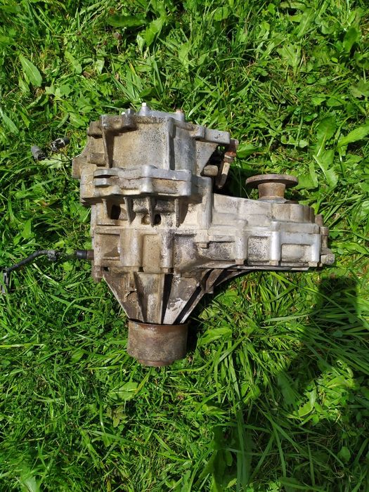 Продам роздатку нісан терано.