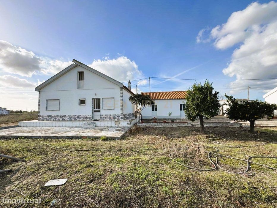 Moradia Isolada implantada em lote com 1800 m2 na Aldeia Nova da Aroei