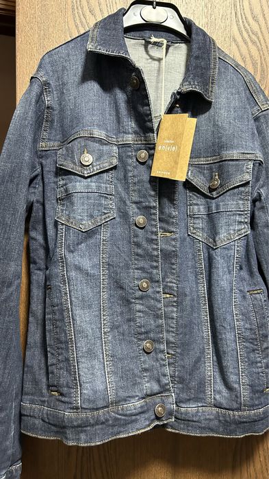 Varios casacos homem e mulher