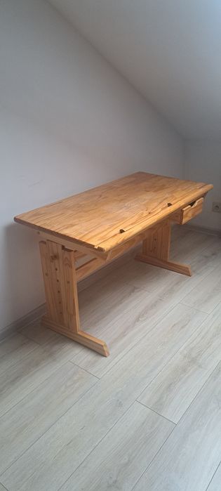Drewniane biurko