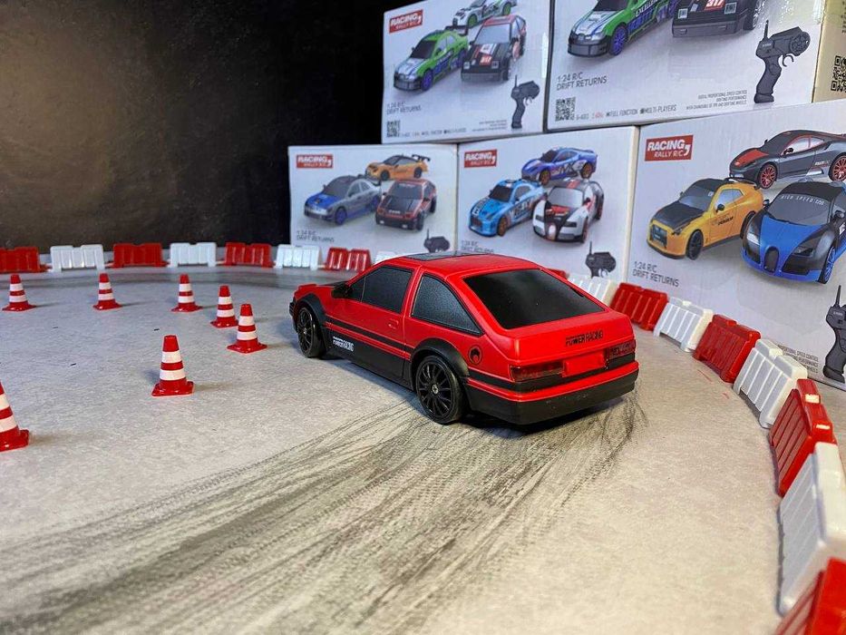 Дрифт машинка Toyota AE86 Trueno на радіокеруванні Червона. На пульті