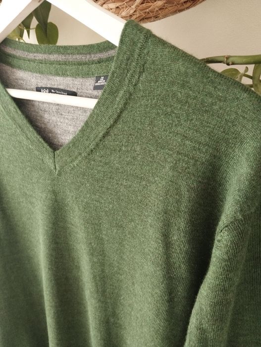 Jesienny, zimowy męski sweter z wełną, w serek, ciemnozielony r. XXL D