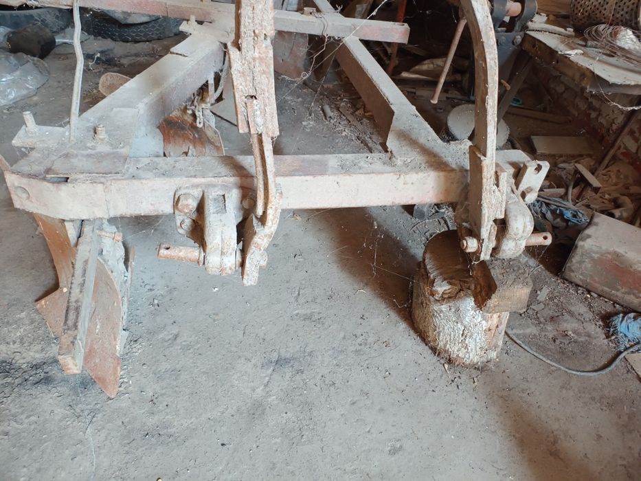 Продам плуг 4 корпусний