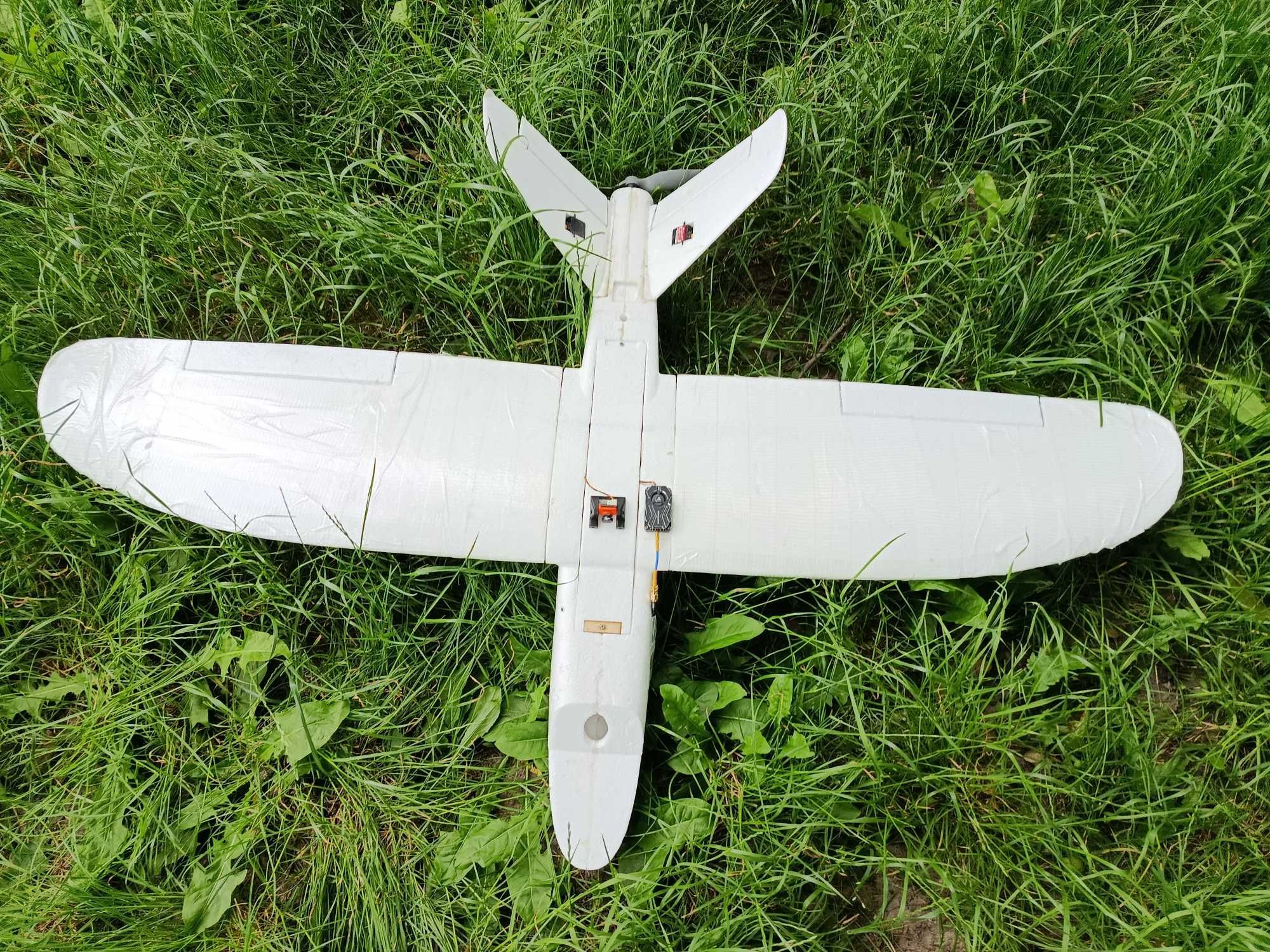 Літак mini talon 1300mm на хороших деталях.