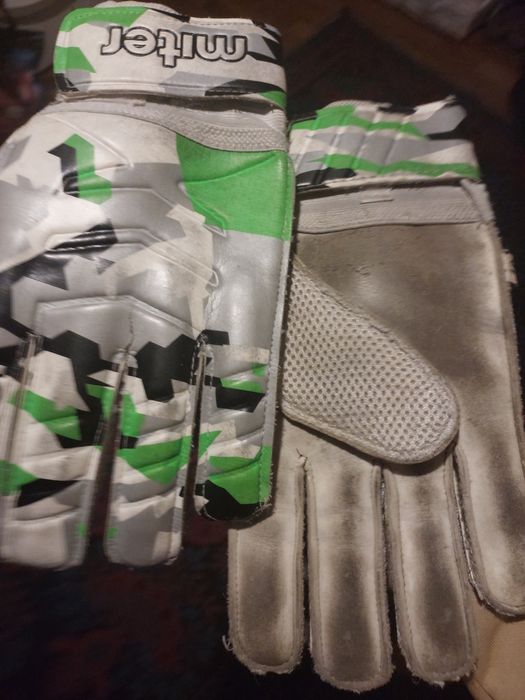 Вратарские перчатки б/у