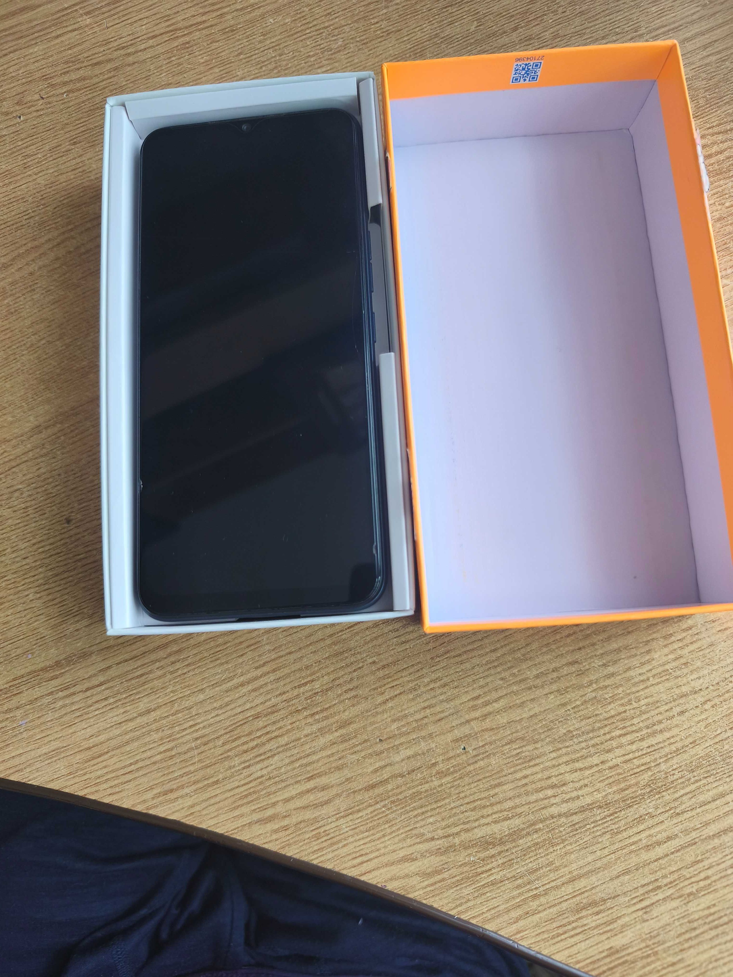 Смартфон Tecno Spark 8C 4/64GB