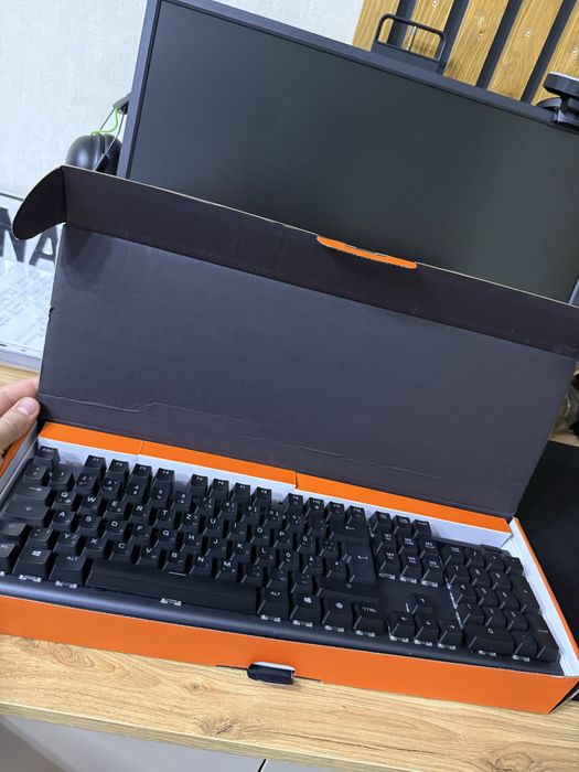 Продам топову клавіатуру steelseries APEX 5