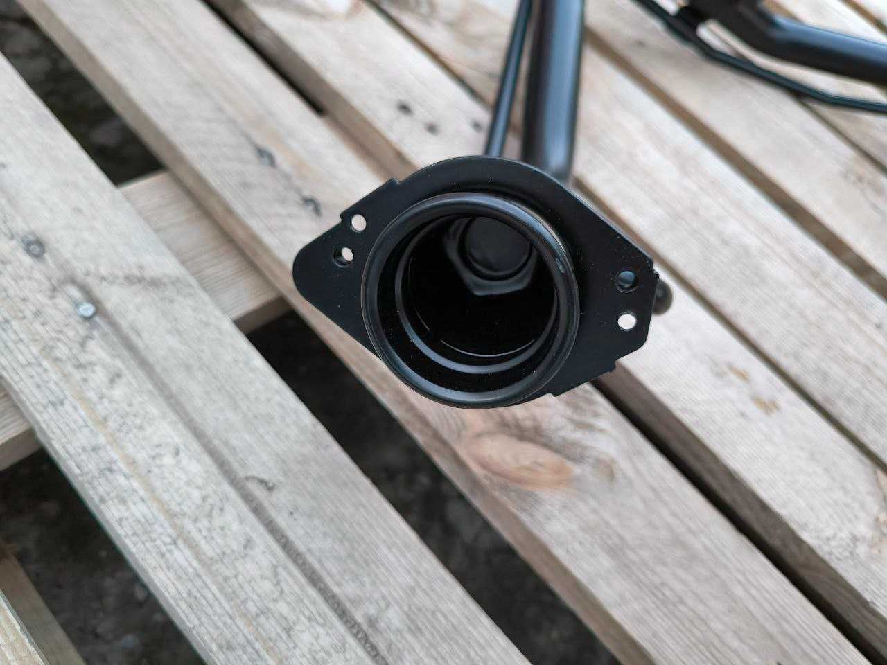 Заливна горловина паливного бака на Suzuki Swift 4 MZ EZ 05—2010