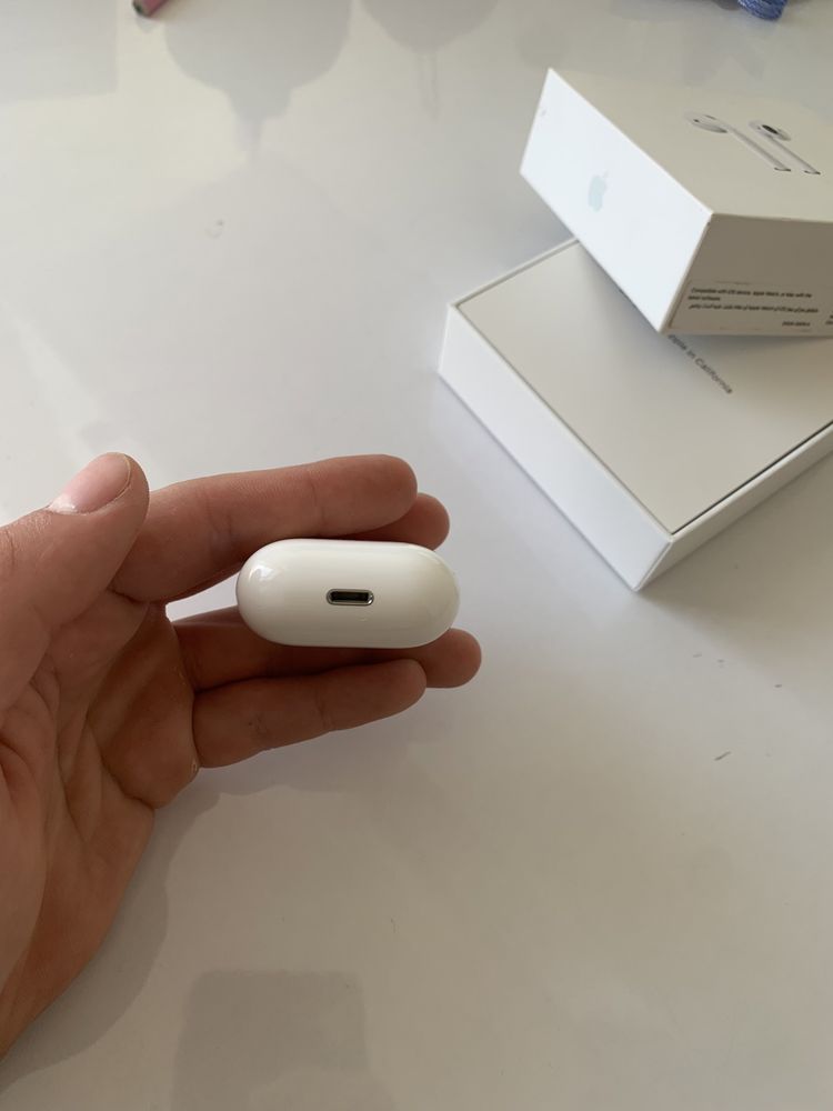 Продам Навушники Airpods 2 оригінал А1602