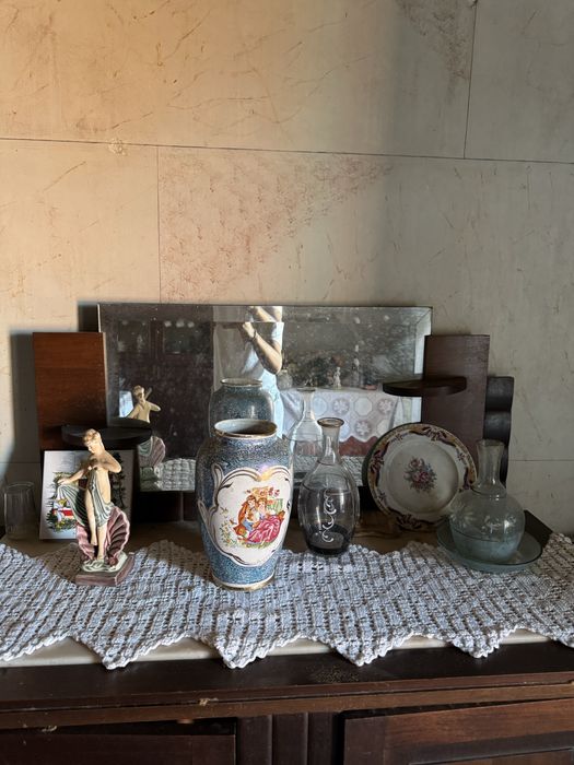 Moveis com espelho e marmore para restauro