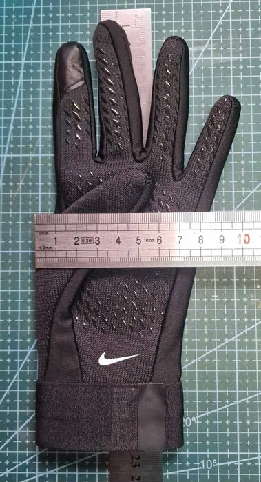 Rękawiczki piłkarskie dziecięce Nike Therma-Fit rozm. S nowe