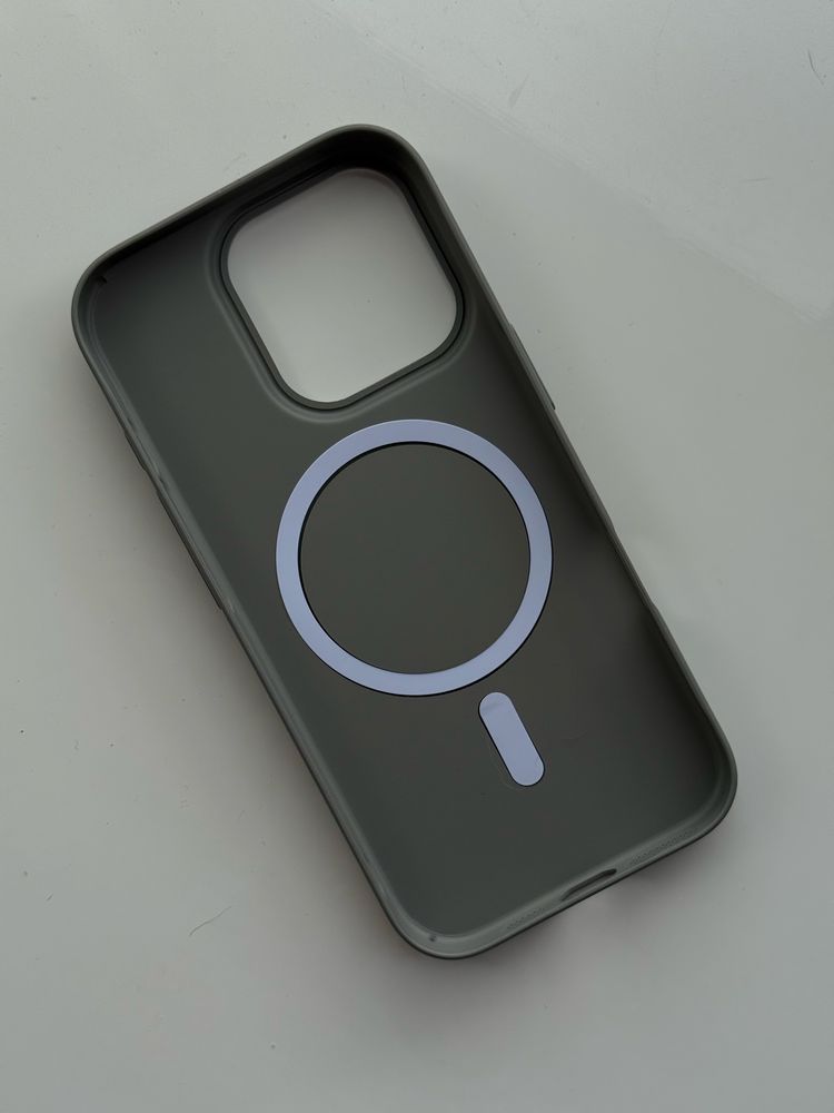 Чохол на iphone 16 pro