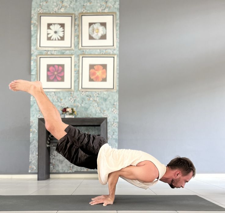 Тренер йоги. Индивидуально, в группе, онлайн йога.