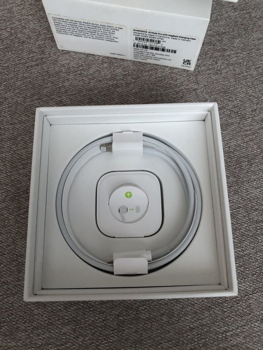 AirPods Pro 1 gen + case ESR (opis)