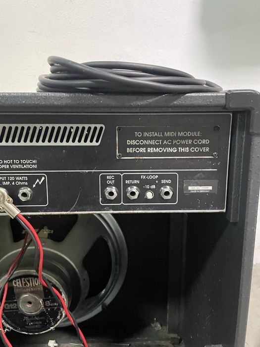 Combo / amplificador Hughes & Kettner ATTAX 100