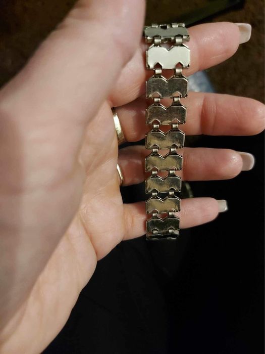 Naszyjnik ze złotym połyskiem