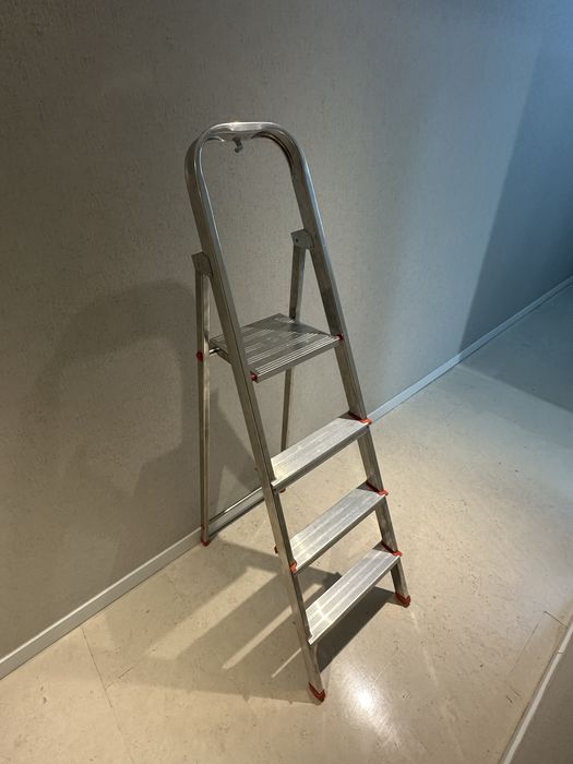 Estadote de Aluminio com 4 degraus