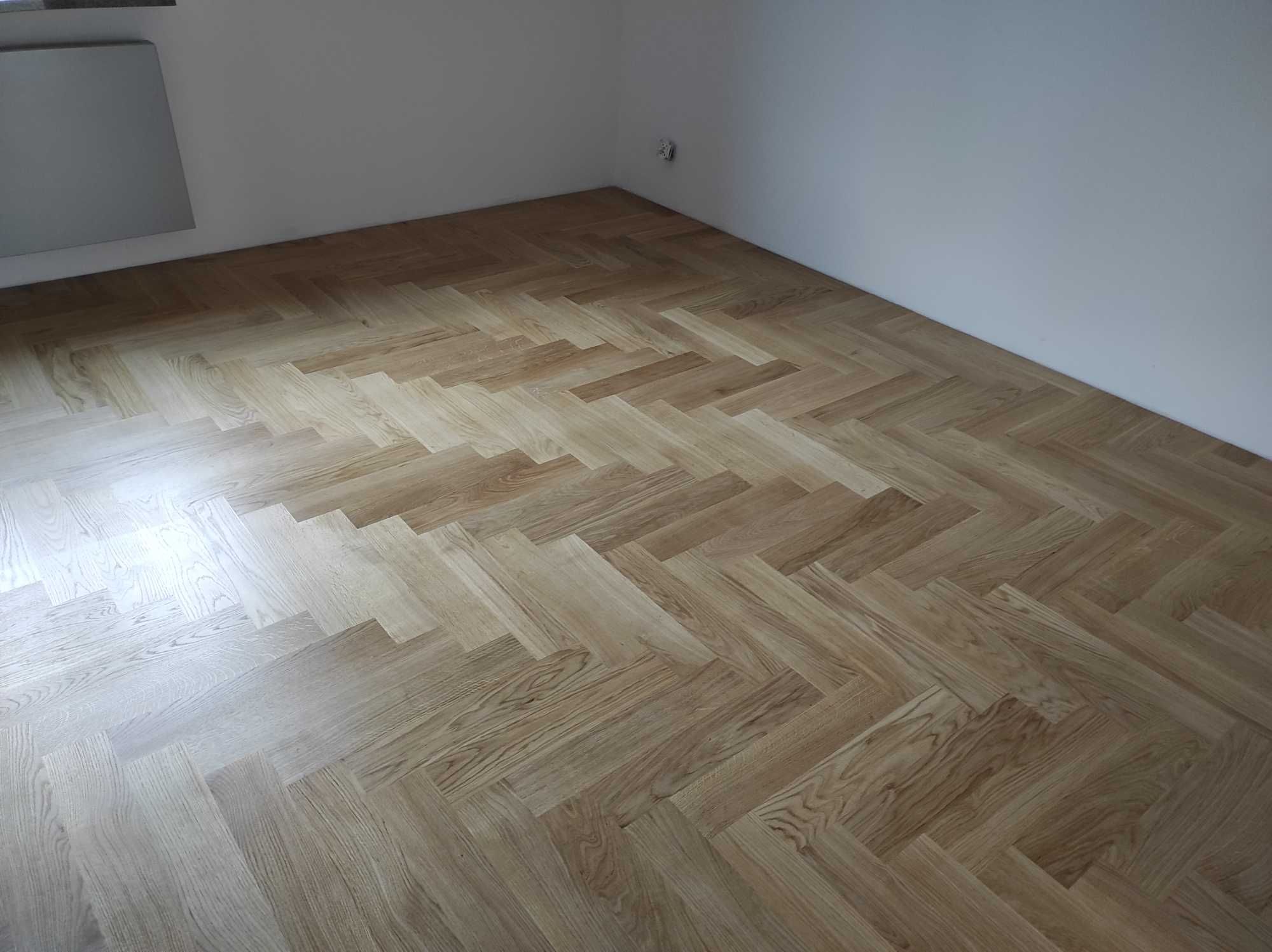 Parkiet  Dębowy LITY układany w jodełkę szer.90mm dł.400mm Dąb