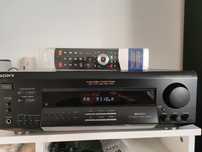 Amplituner Sony.