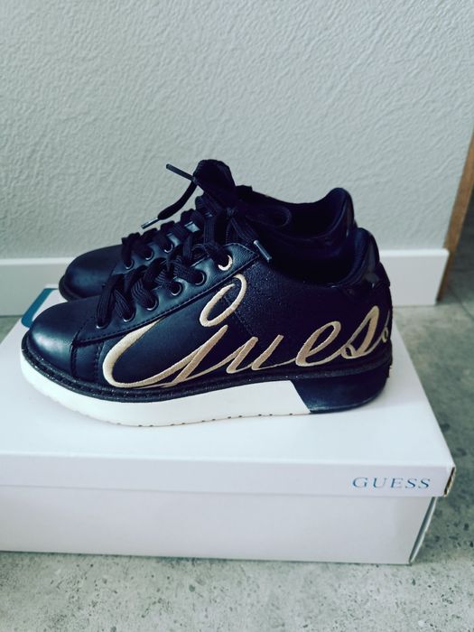 Кроссовки женские Guess. Срочно,