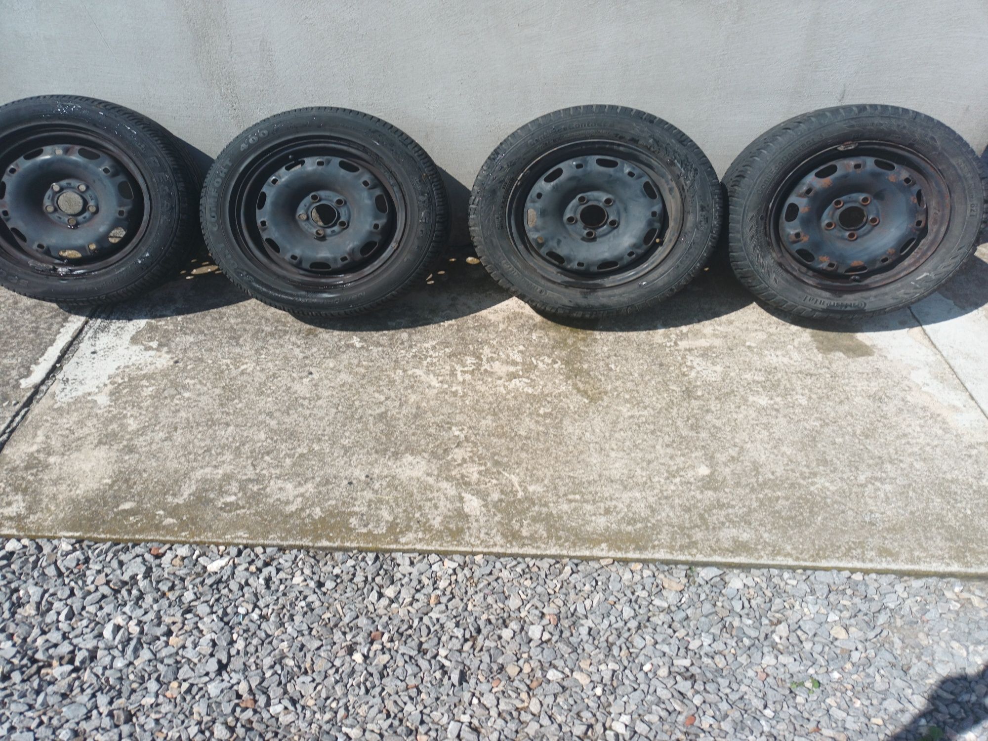 Komplet letnich opon z felgami 185/60 r14
