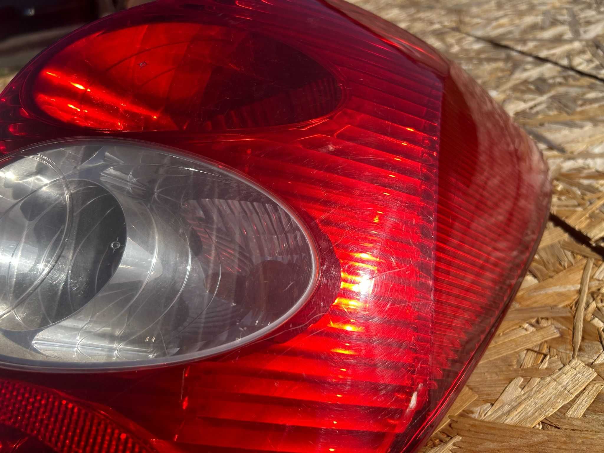 Lampa tylna lewa lub prawa Renault Laguna II kombi