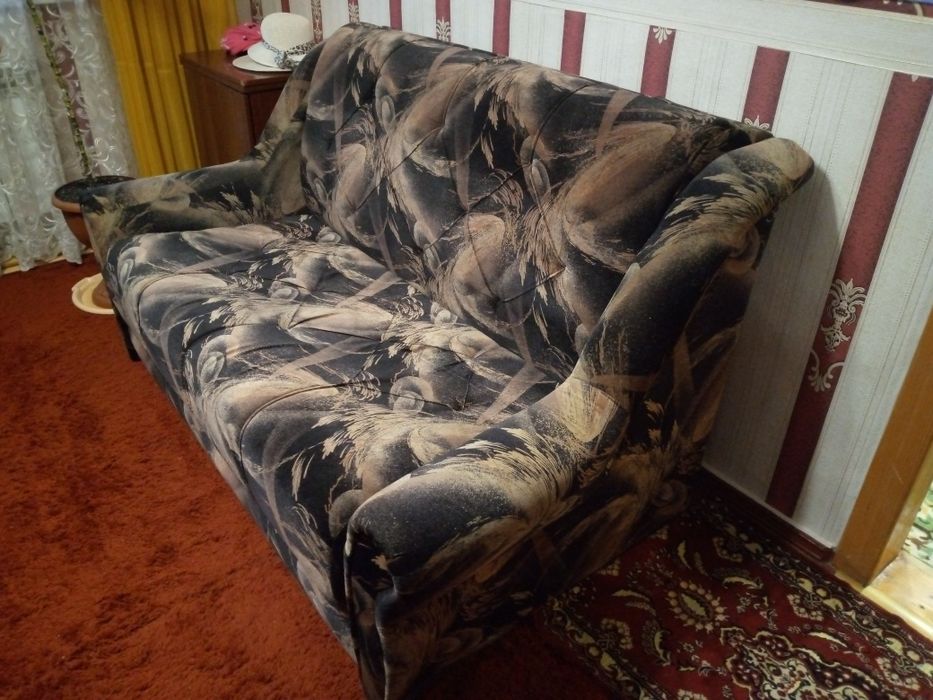 Продам диван і крісла
