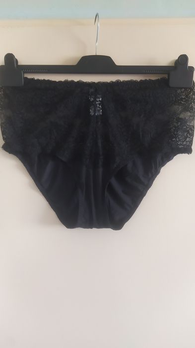 Piękne czarne koronkowe majteczki VRS roz 50-54.