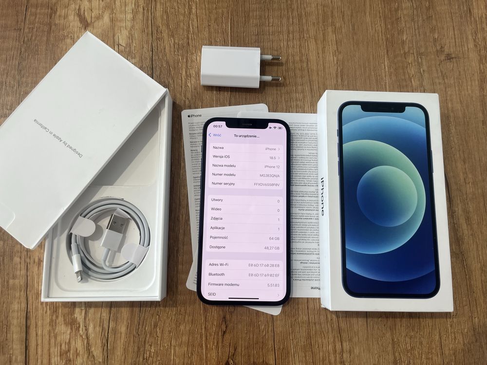 Apple iphone 12 - dobry stan (pudelko , ladowarka )