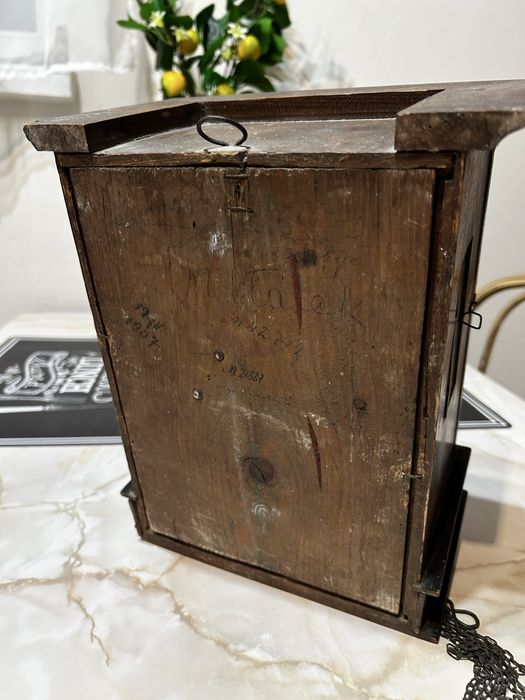 Stary zegar wiszacy z XIX w