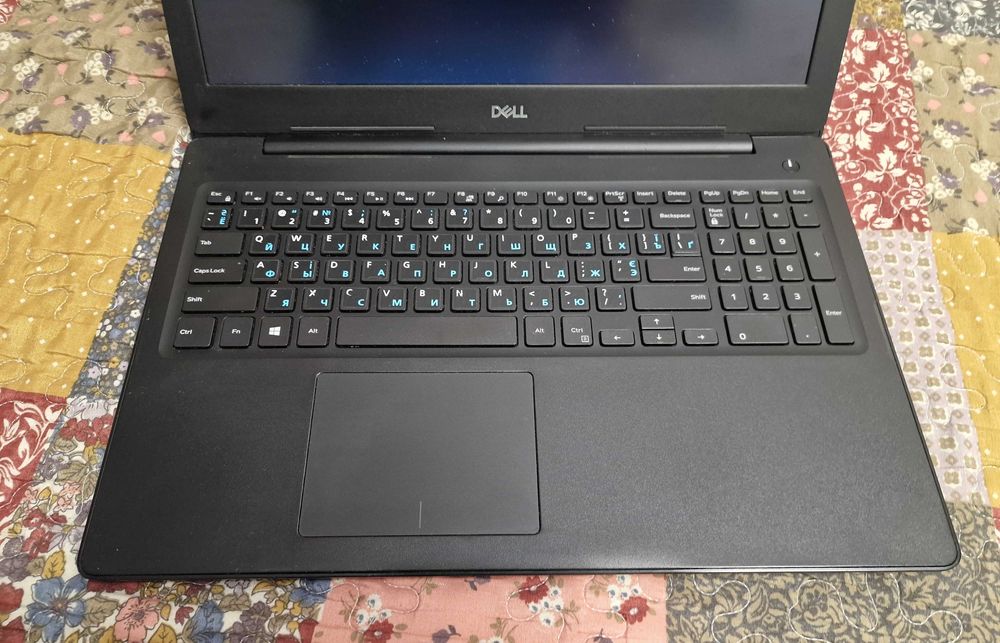 DELL 15-3590/Full HD/Core™i5 8250U/8ГБ.DDR4/128SSD/Intel UHD 620 2Гб