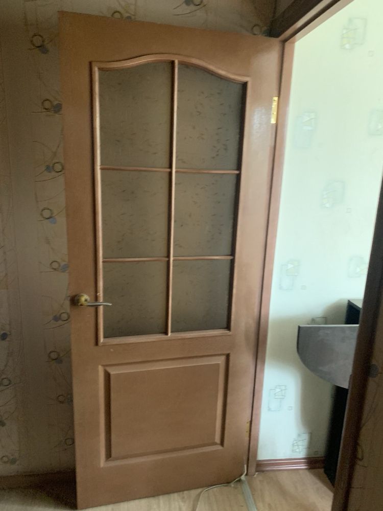 Продам диван, двері у гарному стані