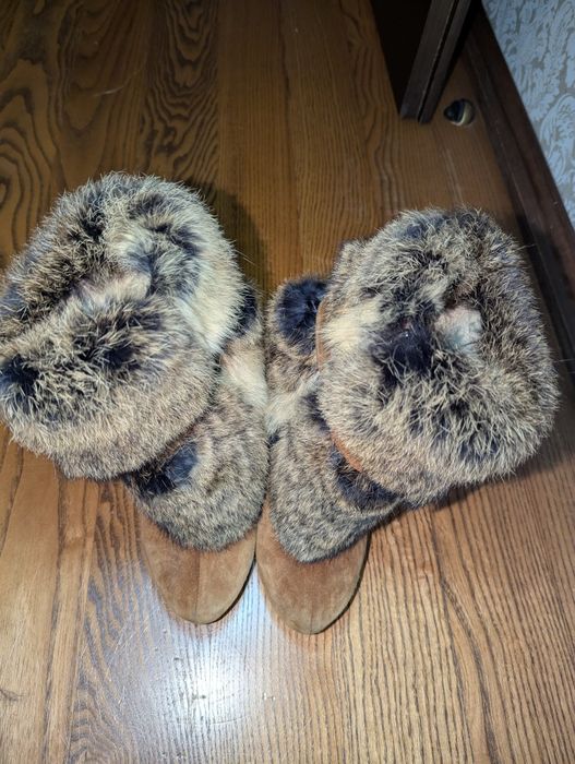 Жіночі зимові черевики Grossi на танкетці з натуральної замші і хутра.