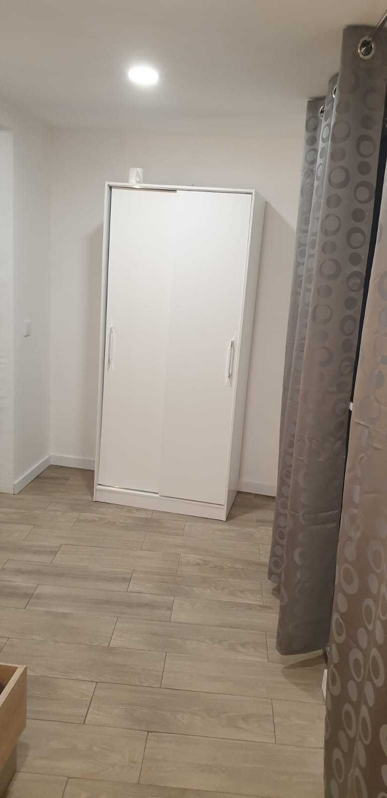 Alugo quarto suite no Furadouro