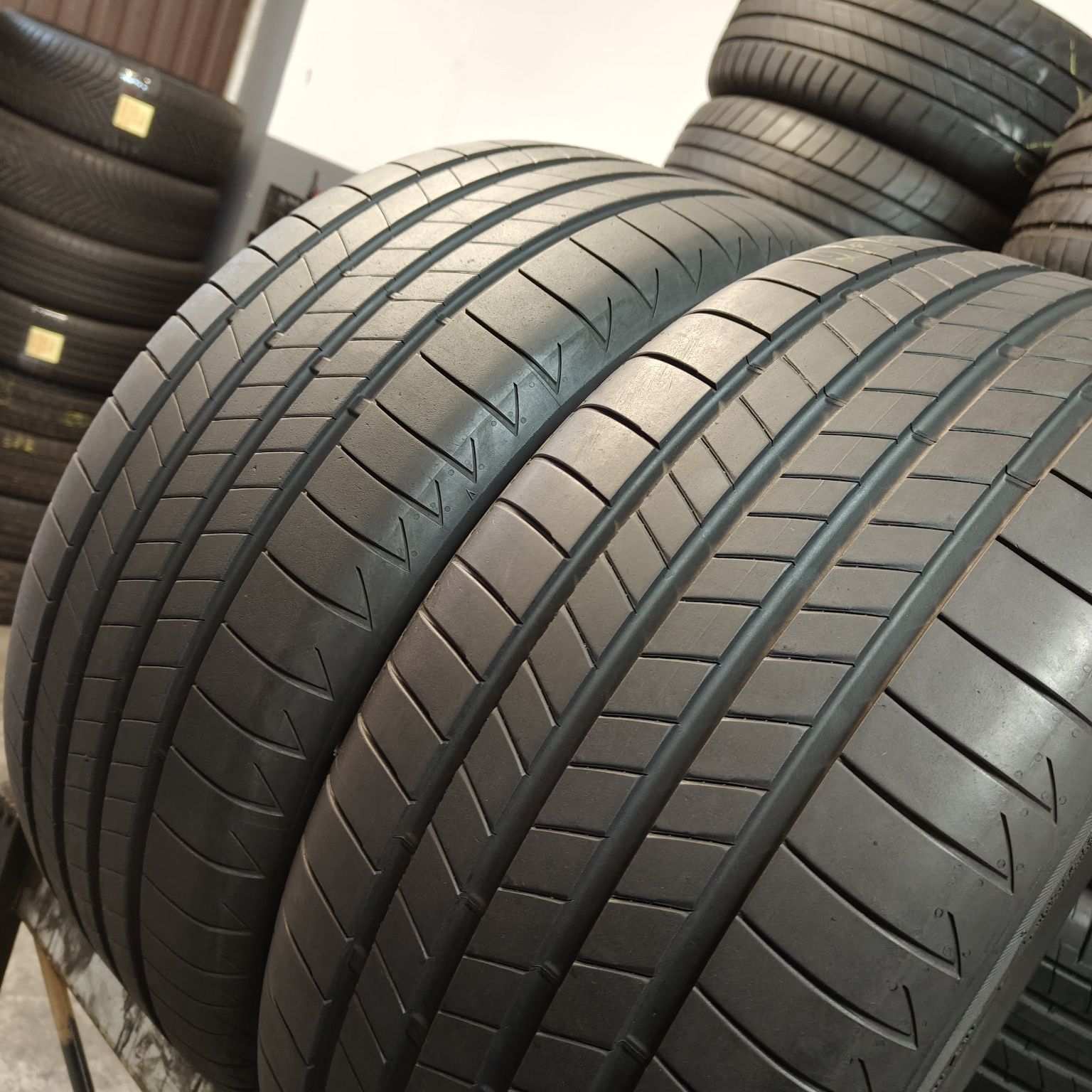 255/40/21 XL Sprzedam parę opon letnich Bridgestone