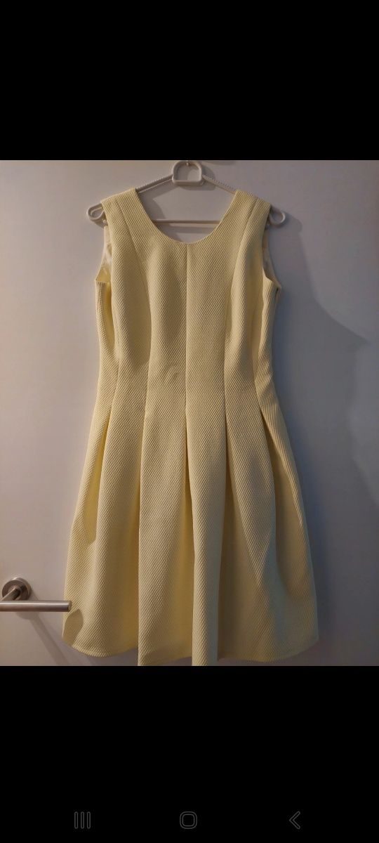 Żółta pastelowa letnia sukienka
