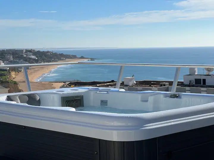 Apartamento com rooftop e vista mar – Centro de Albufeira