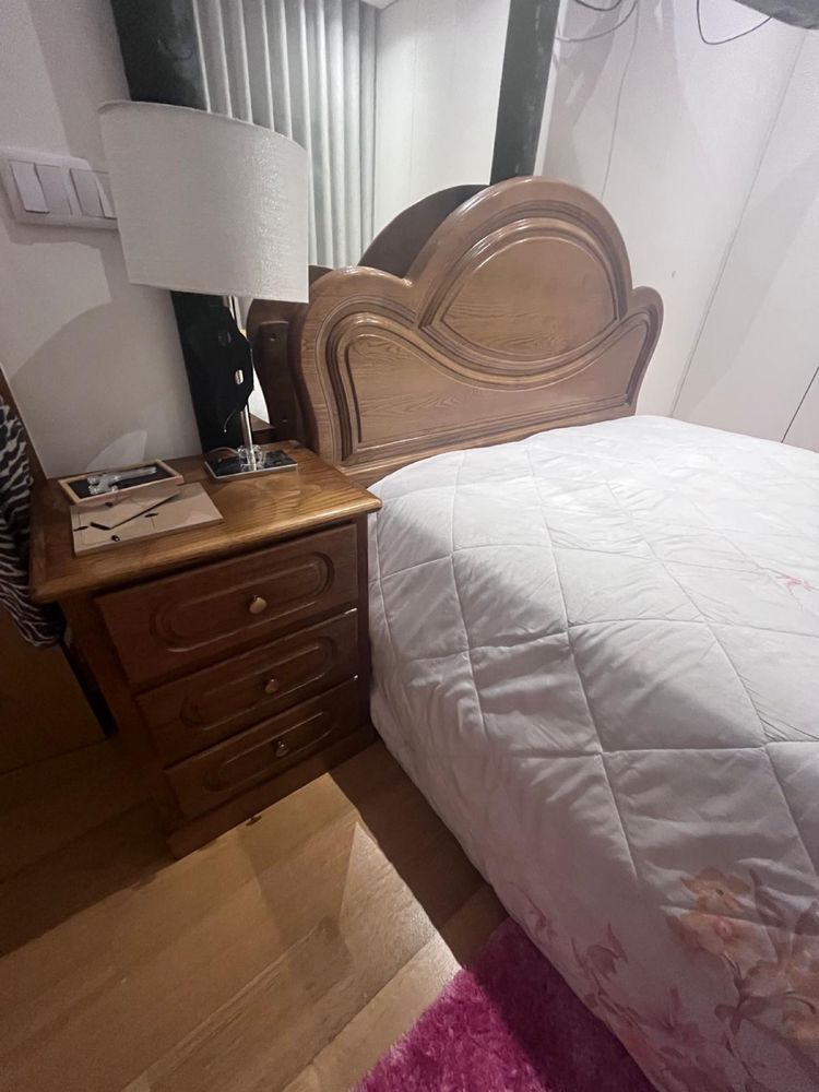 Cama Casal sem colchao e 2 mesas cabeceira