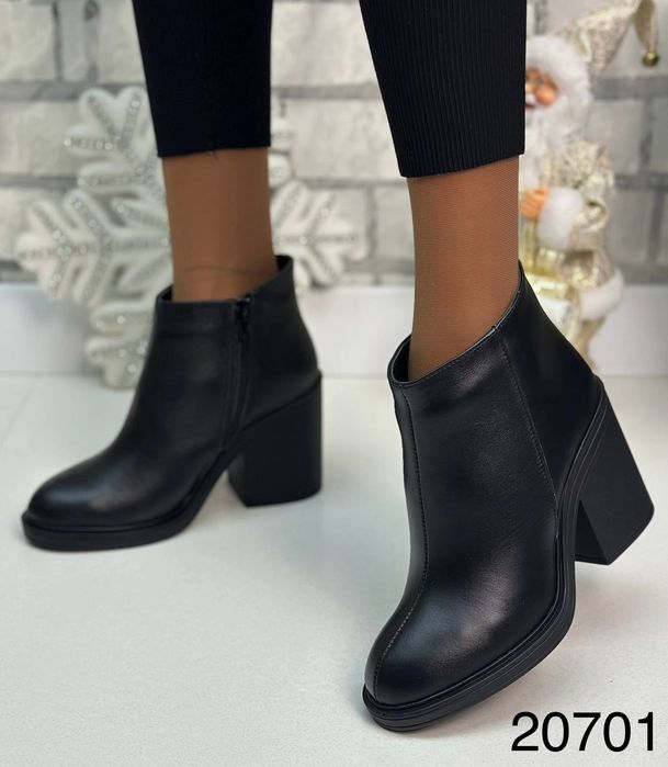 Жіночі шкіряні зимові черевики в кольорах